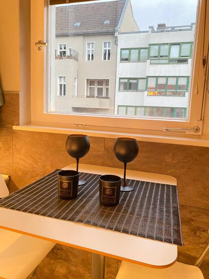 Cozy Modern Apartment With Small Balcony In The Heart Of เบอร์ลิน ภายนอก รูปภาพ